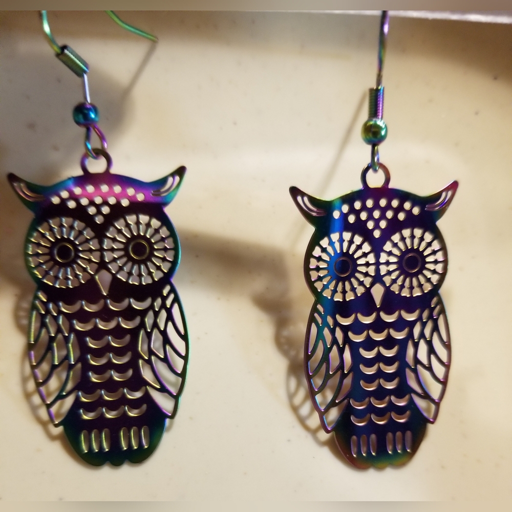 Filigree Big Eyes Owl Earrings - Picture 3 of 4